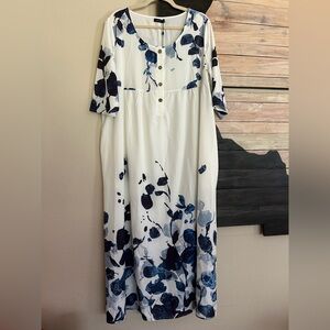 JustFashionNow Plus Size White and Blue Warercolor Floral Maxi Dress 3XL